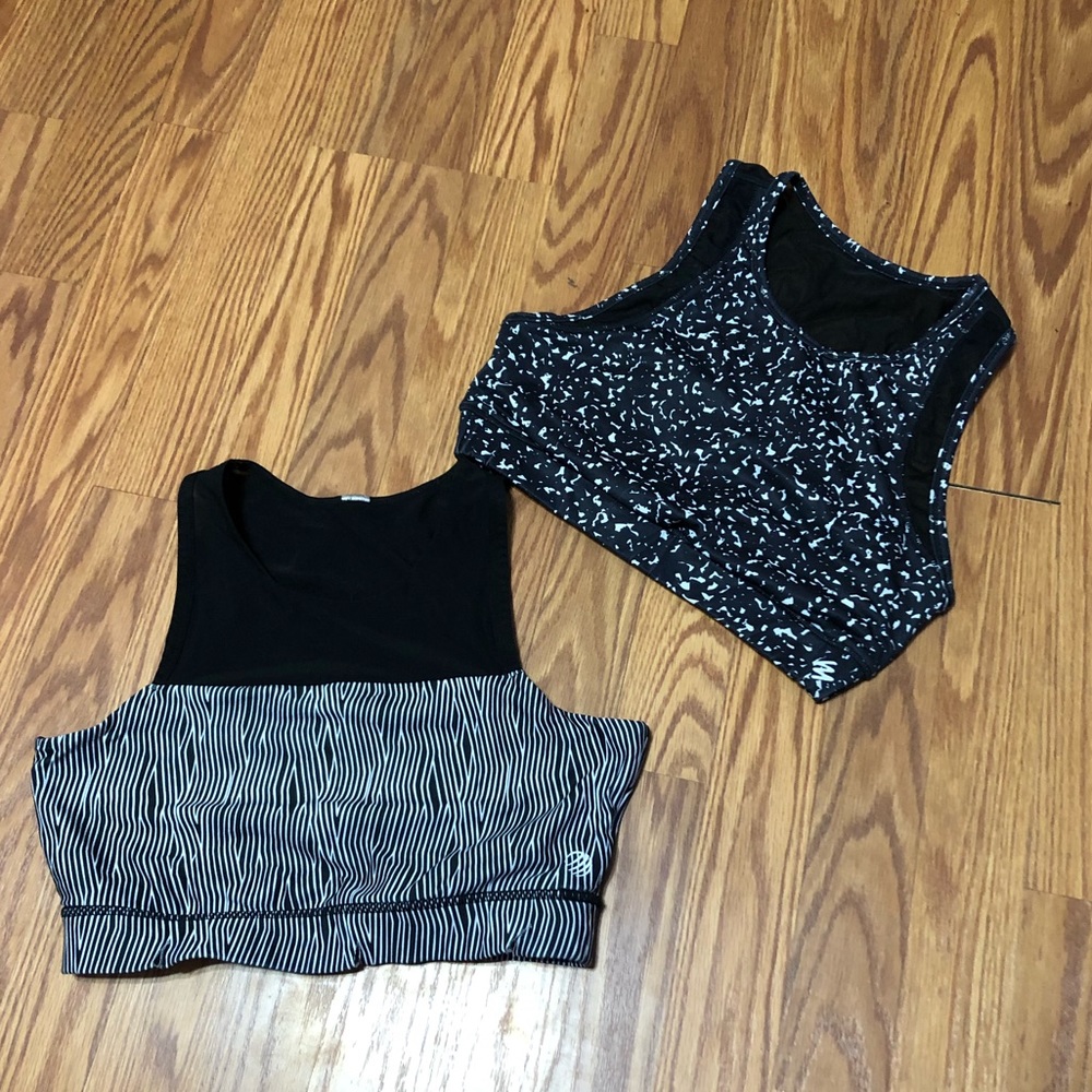 Sports bra. No padding